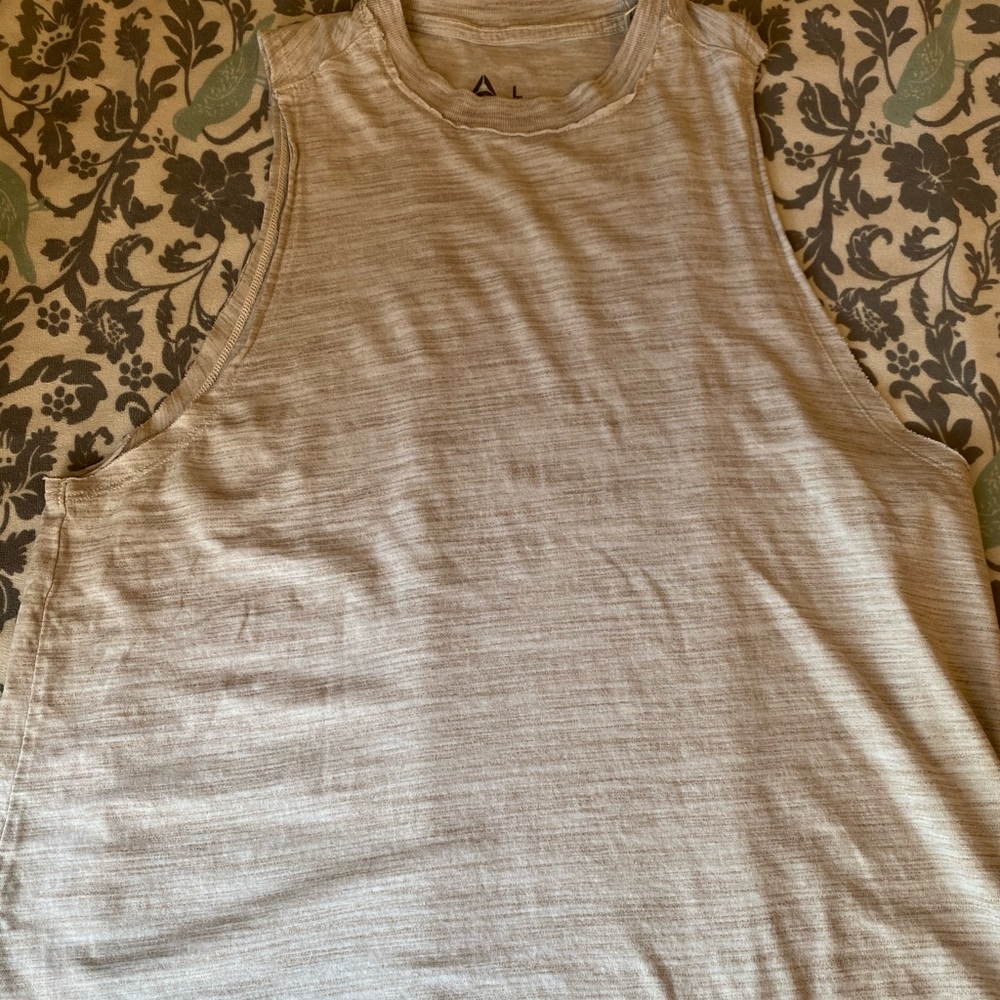 🌟 Reebok Muscle Tank